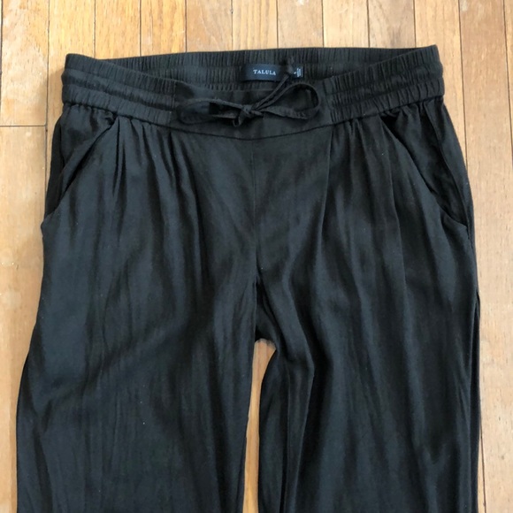 ARITZIA | Olive Green Joggers - Picture 2 of 6